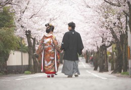 貼地